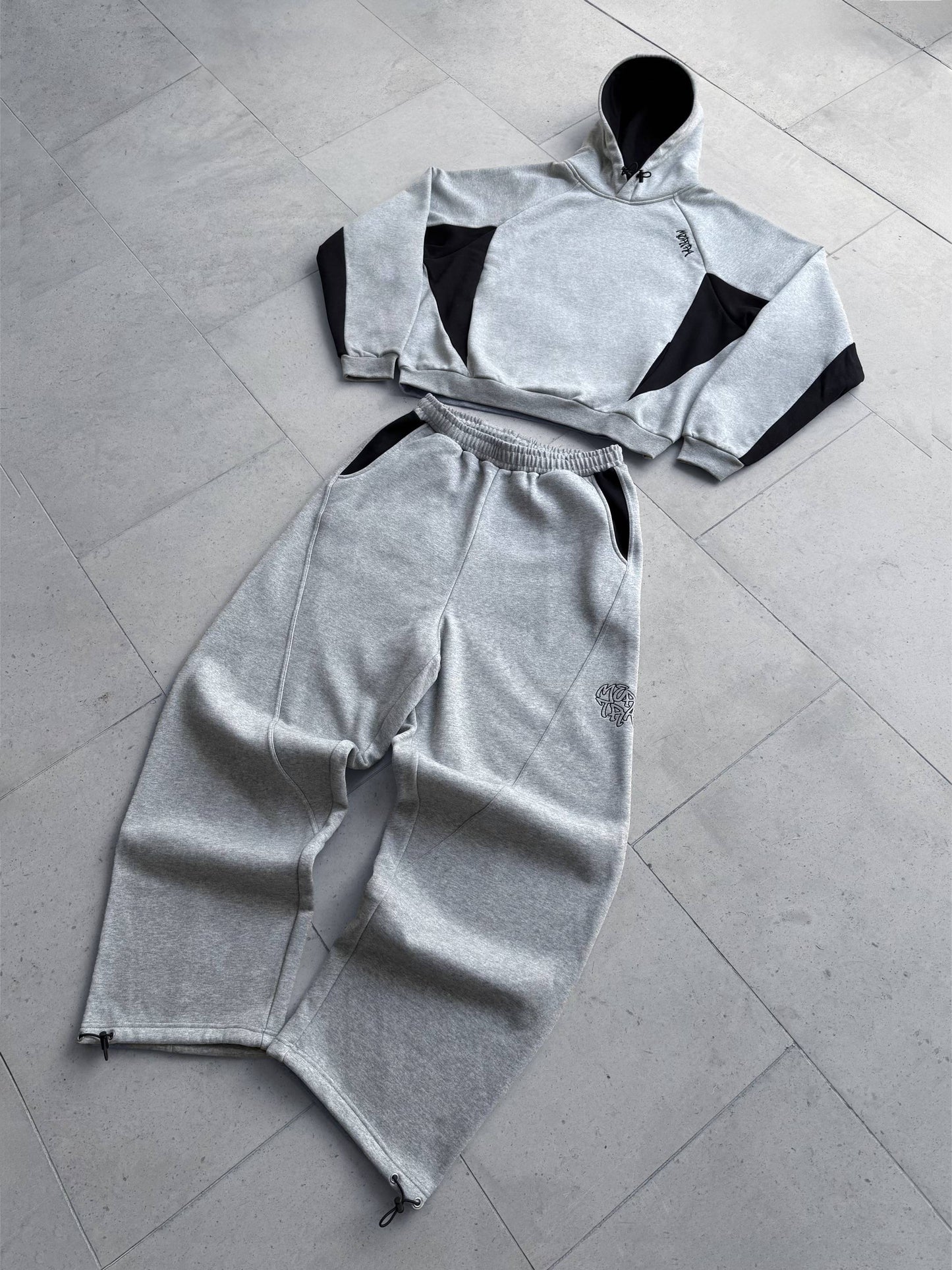 COLOR-BLOCKED ATHLETIC SET