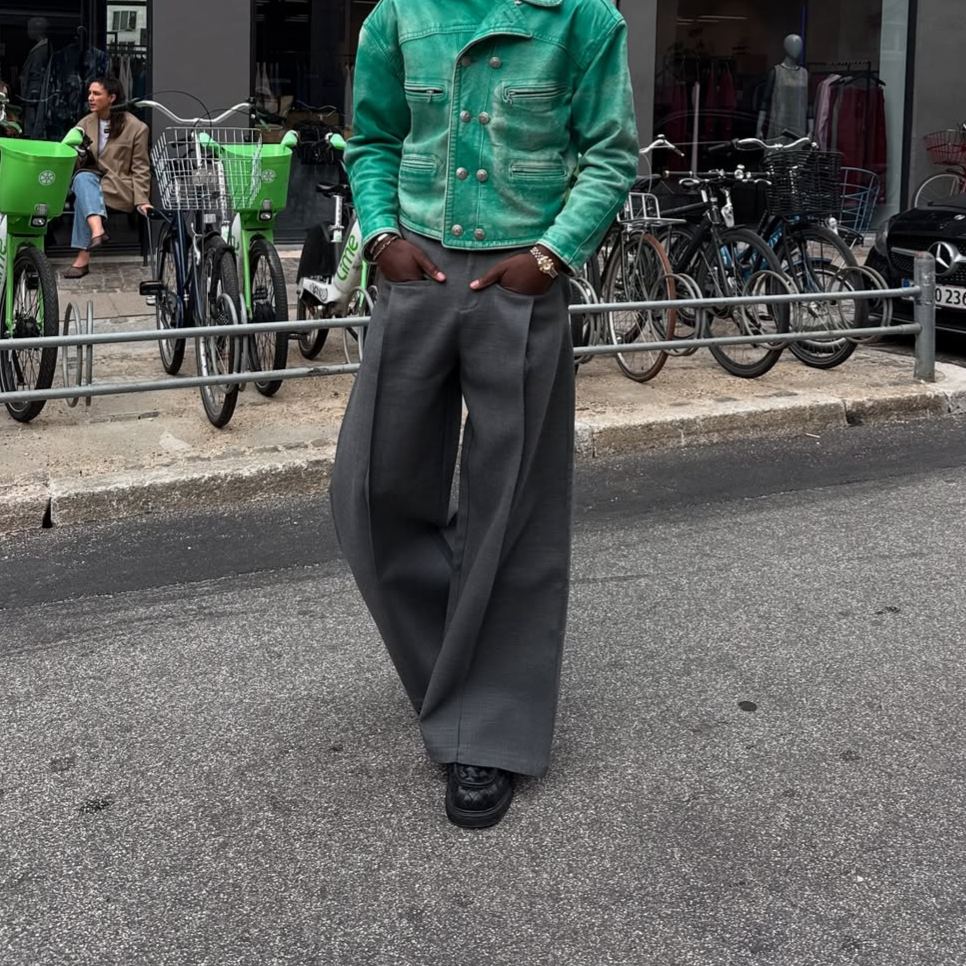 FLAT-POCKET PLEATED PANTS